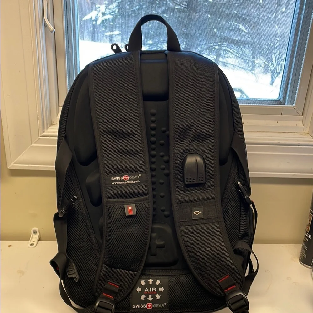 SwissGear Black Backpack with Padded Straps and Multiple Compartments